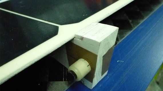 Fastening of bearing to the wing